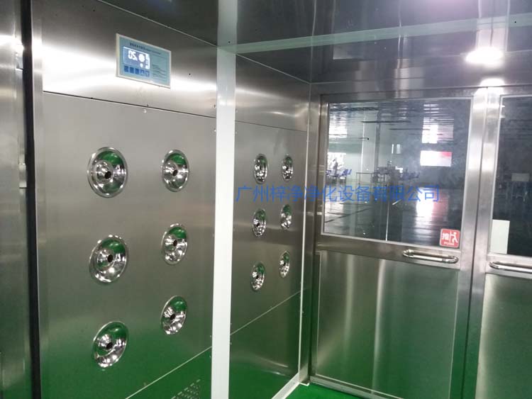 雙開門貨淋室工作區(qū)配智能控制器,方便人員使用操作。