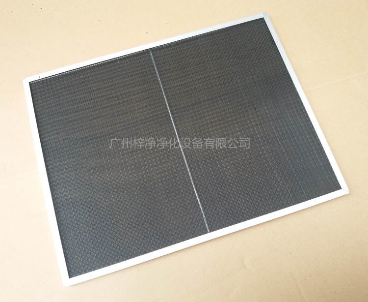 尼龍網(wǎng)初效過濾器骨架采用直徑為6mm的鐵絲焊接處理,目的防止過濾器變形。