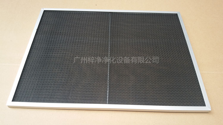 尼龍網(wǎng)初效過濾器骨架采用直徑為6mm的鐵絲焊接處理,目的防止過濾器變形。