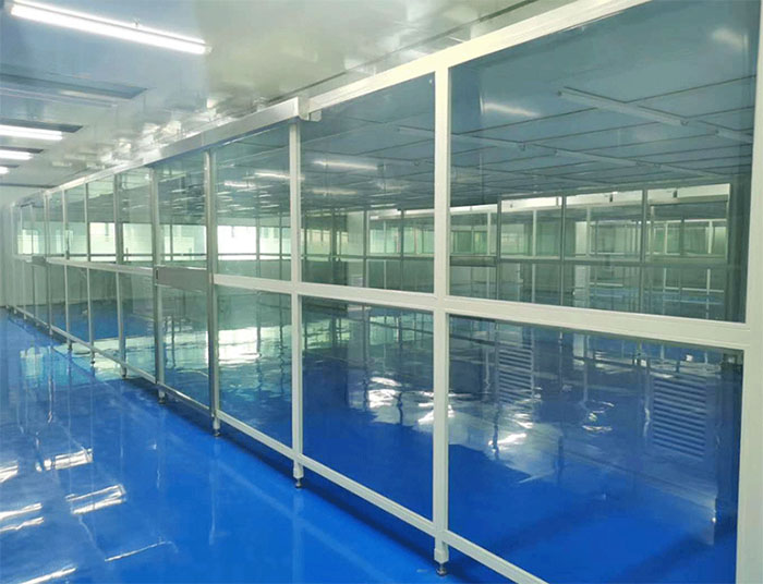 流水線潔凈棚又稱為生產(chǎn)線潔凈室或者組裝式潔凈棚，水線生產(chǎn)無塵棚，潔凈組裝流水線生產(chǎn)潔凈棚，凈化風(fēng)淋流水線
