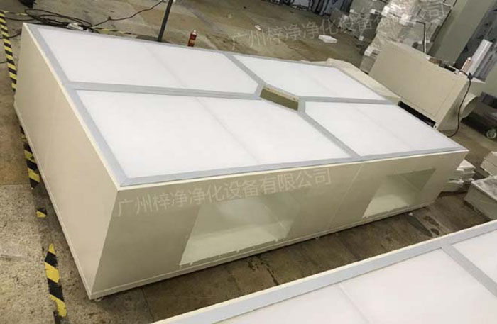 潔凈層流送風(fēng)天花等級(jí)分別為百級(jí)層流送風(fēng)天花、千級(jí)層流送風(fēng)天花、萬級(jí)層流送風(fēng)天花等等。