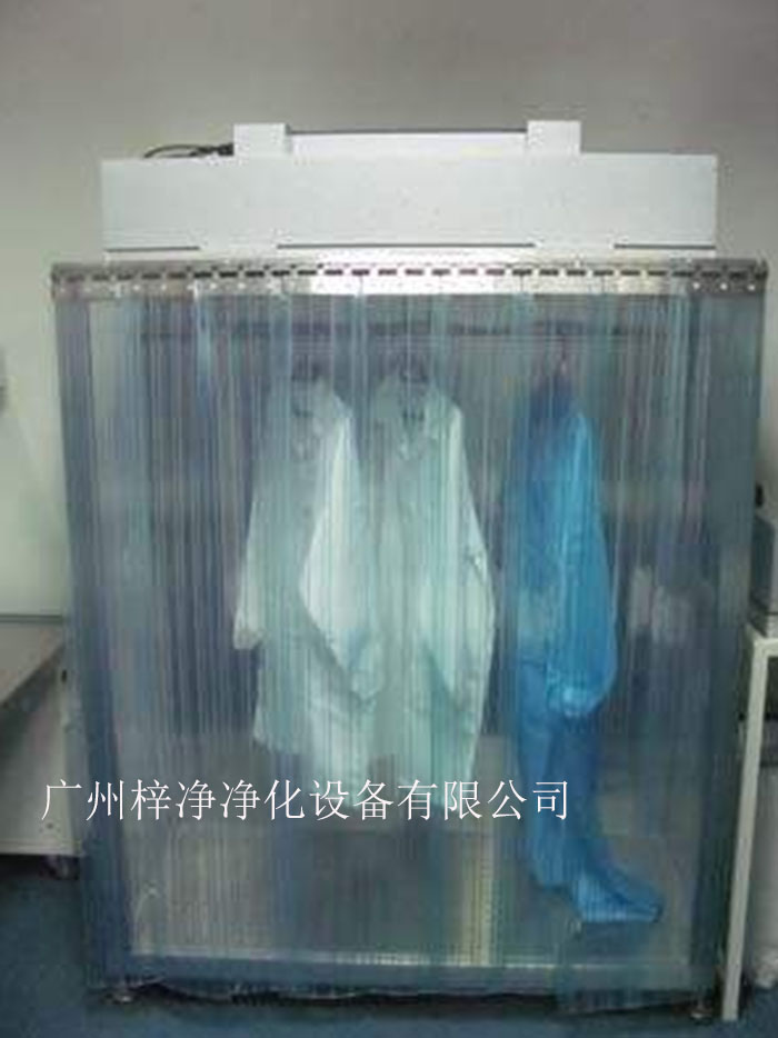 潔凈衣柜可制作為一體和分體，分體結(jié)構(gòu)為FFU+機(jī)架，在初效過濾器和高效過濾器終阻力的狀態(tài)下仍可保證風(fēng)量不變。